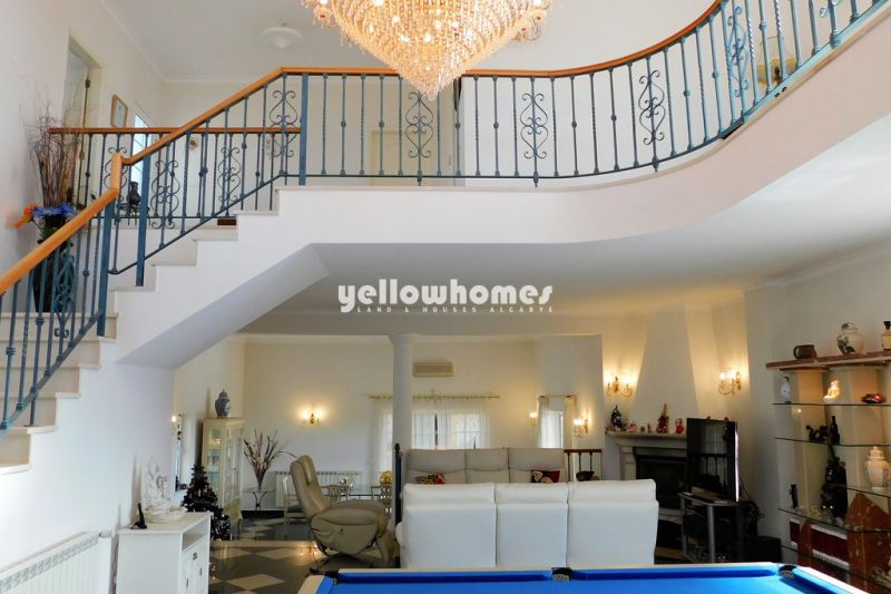 Espaçosa moradia V4 com piscina perto de Vilamoura e comodidades